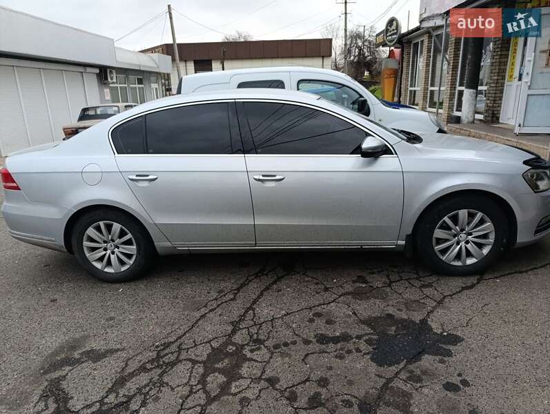 Седан Volkswagen Passat 2011 в Первомайске