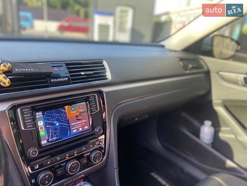Седан Volkswagen Passat 2018 в Львове