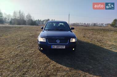 Седан Volkswagen Passat 2003 в Старой Выжевке