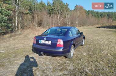 Седан Volkswagen Passat 2003 в Старій Вижівці