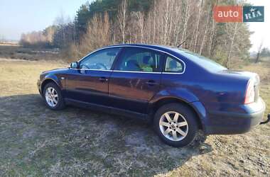 Седан Volkswagen Passat 2003 в Старій Вижівці