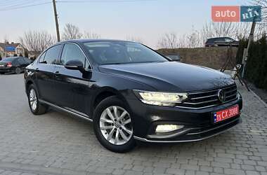 Седан Volkswagen Passat 2020 в Львове