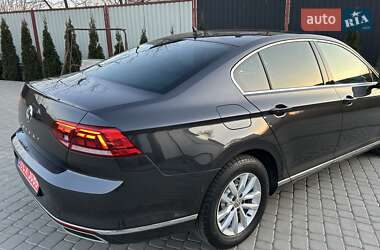 Седан Volkswagen Passat 2020 в Львове