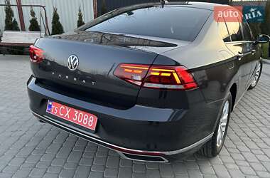 Седан Volkswagen Passat 2020 в Львове