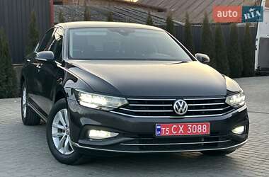 Седан Volkswagen Passat 2020 в Львове