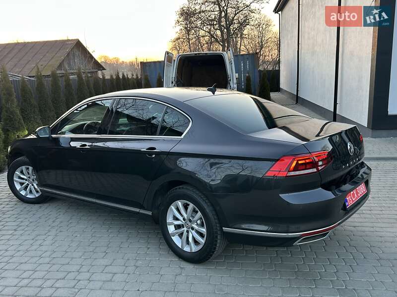 Седан Volkswagen Passat 2020 в Львове