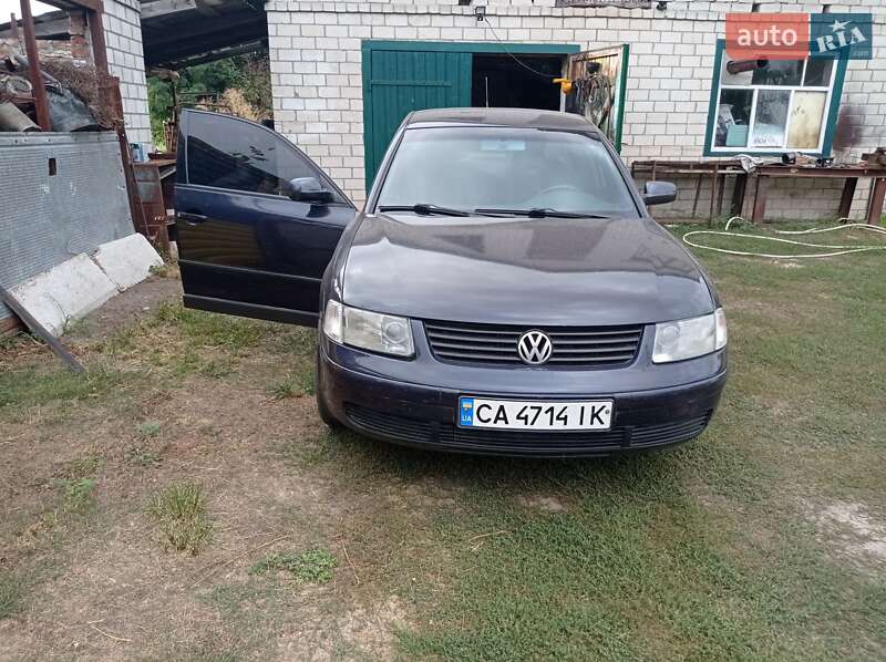 Седан Volkswagen Passat 1999 в Чернобае