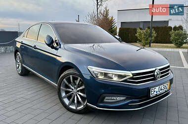 Седан Volkswagen Passat 2019 в Мукачевому