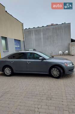 Седан Volkswagen Passat 2014 в Ивано-Франковске