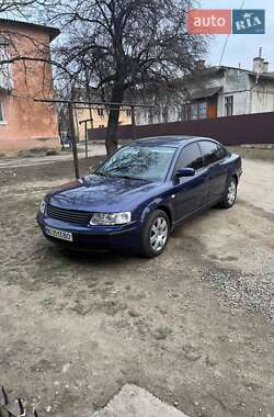 Седан Volkswagen Passat 1999 в Галичі