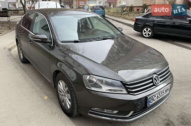 Седан Volkswagen Passat 2013 в Новояворівську