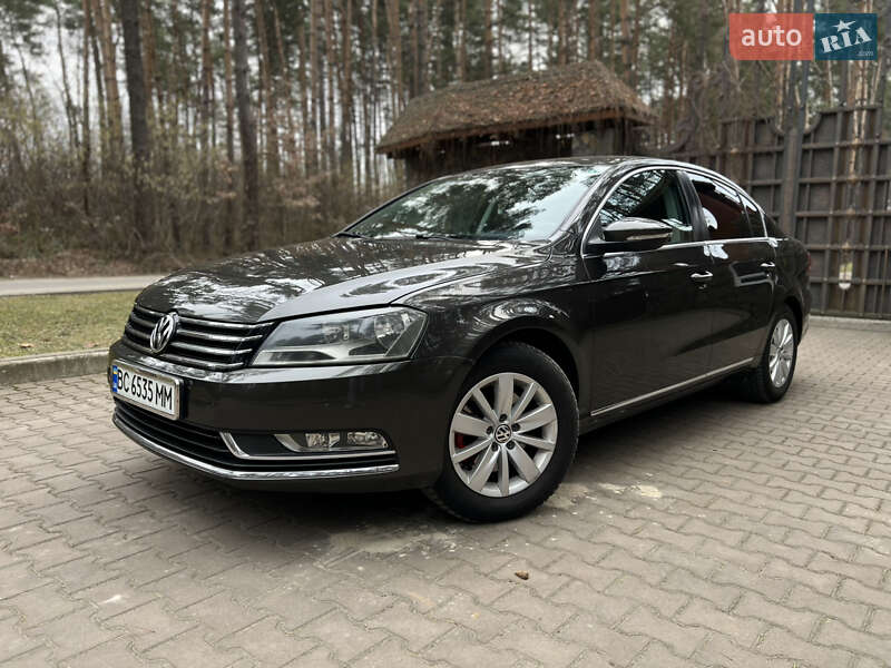 Седан Volkswagen Passat 2013 в Новояворівську