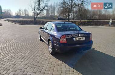 Седан Volkswagen Passat 2003 в Старій Вижівці