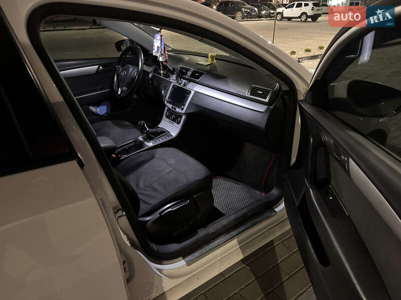 Универсал Volkswagen Passat 2011 в Ужгороде