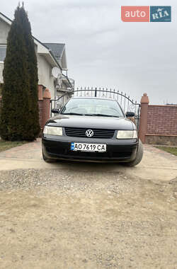 Седан Volkswagen Passat 1996 в Ужгороде