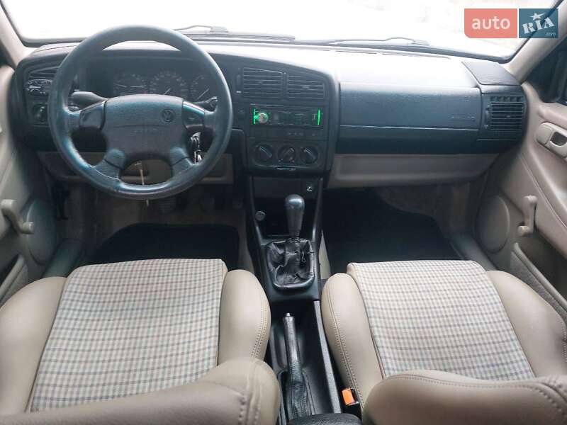 Седан Volkswagen Passat 1996 в Львові