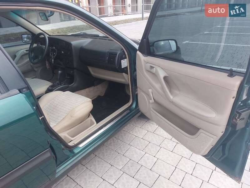 Седан Volkswagen Passat 1996 в Львові