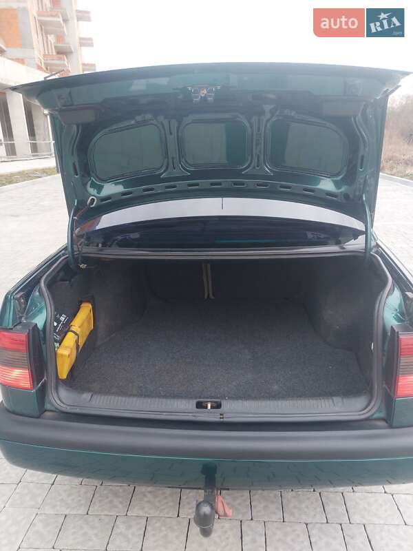 Седан Volkswagen Passat 1996 в Львові