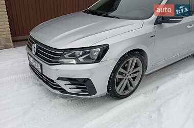 Седан Volkswagen Passat 2018 в Киеве