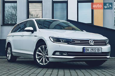 Універсал Volkswagen Passat 2015 в Дубні