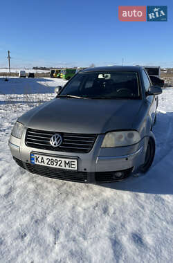 Седан Volkswagen Passat 2004 в Києві