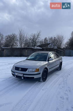 Седан Volkswagen Passat 1997 в Києві