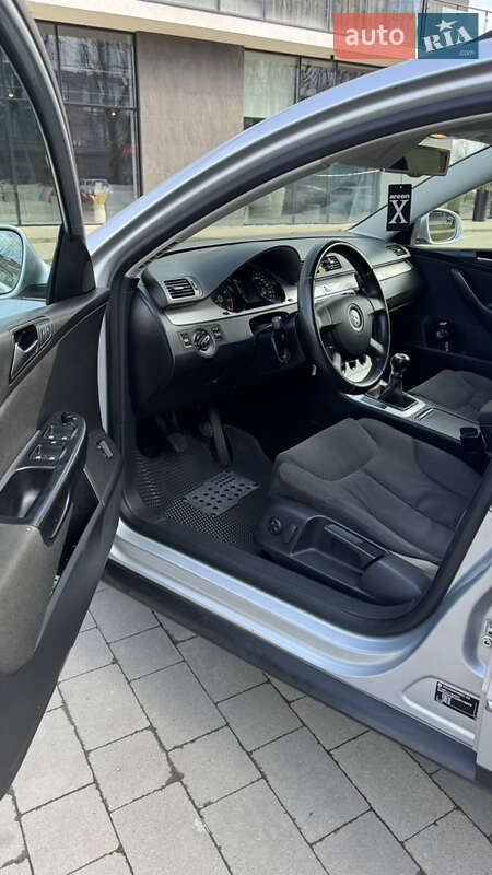 Універсал Volkswagen Passat 2009 в Ужгороді