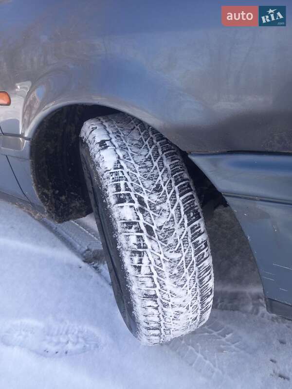 Універсал Volkswagen Passat 1995 в Коростені