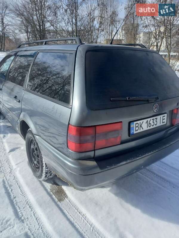Універсал Volkswagen Passat 1995 в Коростені