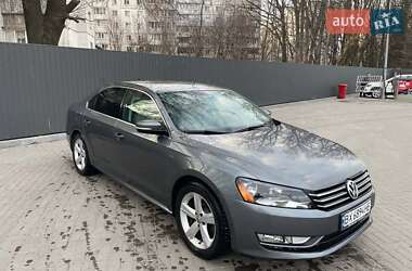 Седан Volkswagen Passat 2015 в Черновцах