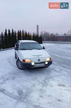 Седан Volkswagen Passat 1990 в Надворной