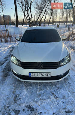 Седан Volkswagen Passat 2012 в Києві