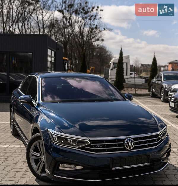 Седан Volkswagen Passat 2019 в Хусте