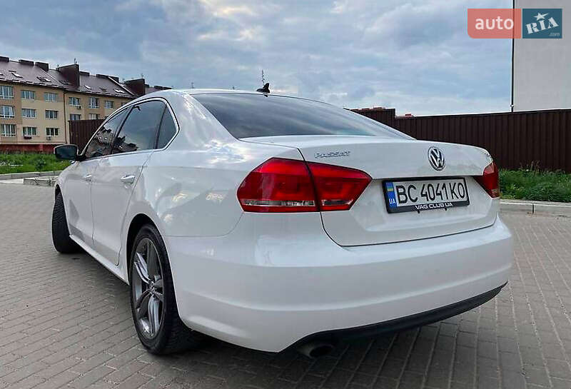 Седан Volkswagen Passat 2013 в Ивано-Франковске