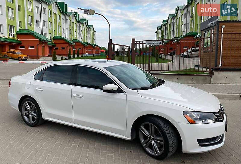 Седан Volkswagen Passat 2013 в Ивано-Франковске