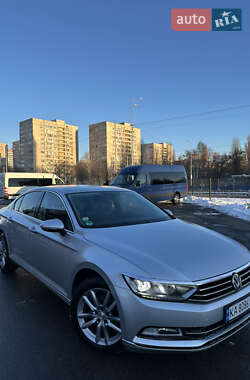 Седан Volkswagen Passat 2016 в Киеве