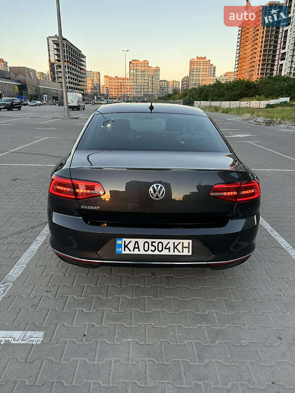 Седан Volkswagen Passat 2018 в Киеве