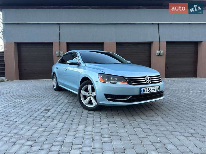 Седан Volkswagen Passat 2012 в Ивано-Франковске