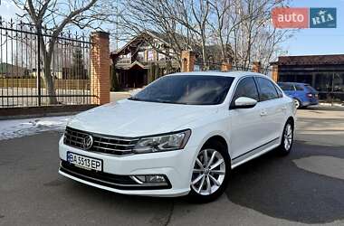 Седан Volkswagen Passat 2016 в Олександрії