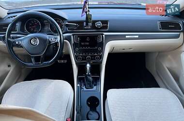 Седан Volkswagen Passat 2017 в Києві