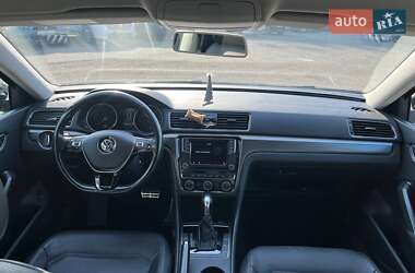 Седан Volkswagen Passat 2018 в Києві