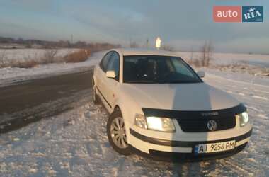 Седан Volkswagen Passat 1998 в Киеве