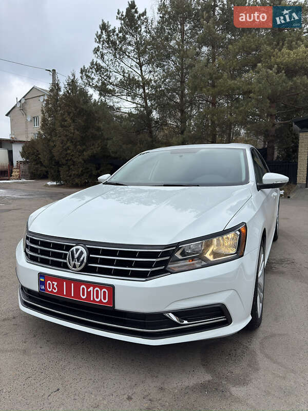 Седан Volkswagen Passat 2018 в Києві