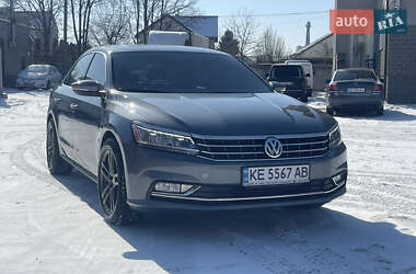 Седан Volkswagen Passat 2017 в Днепре