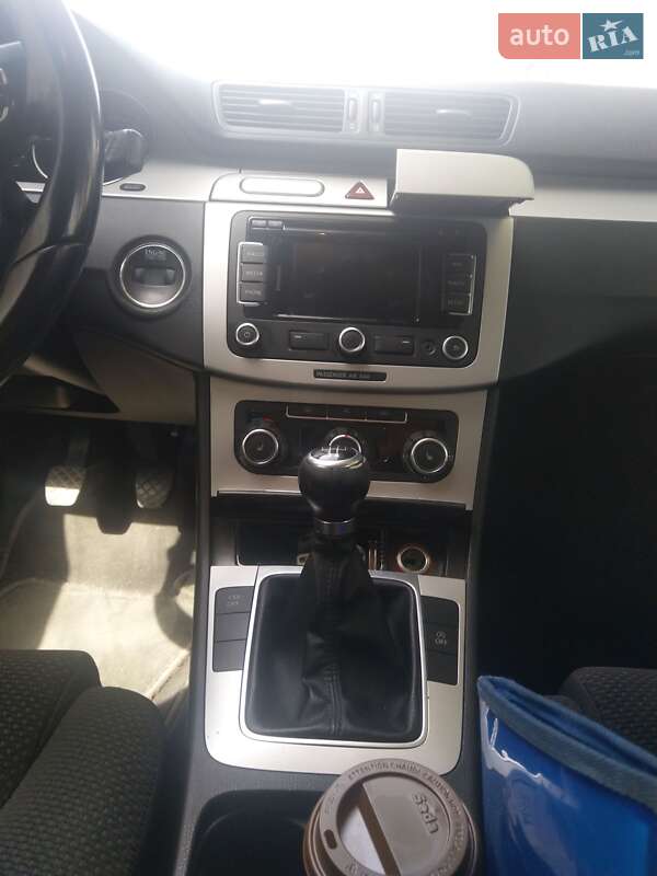 Універсал Volkswagen Passat 2010 в Чернівцях