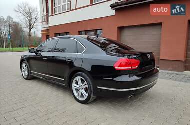 Седан Volkswagen Passat 2014 в Ивано-Франковске