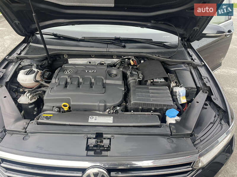 Седан Volkswagen Passat 2015 в Виноградові