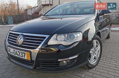 Універсал Volkswagen Passat 2009 в Житомирі