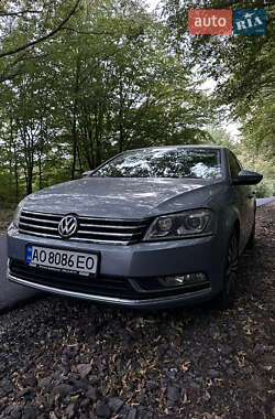 Седан Volkswagen Passat 2012 в Мукачевому