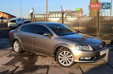 Седан Volkswagen Passat 2013 в Києві